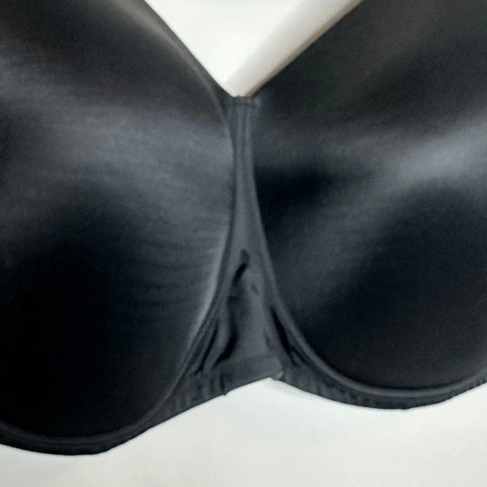 Playtex 46DD Black T‎ Shirt Wireless Smoothing No Show Cool Comfort Bra NWT